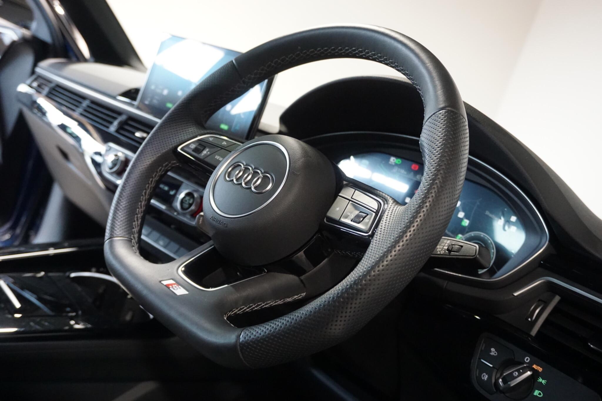 Audi A4 2.0 TDI 40 Black Edition Saloon 4dr Diesel S Tronic quattro Euro 6 (s/s) (204 ps)